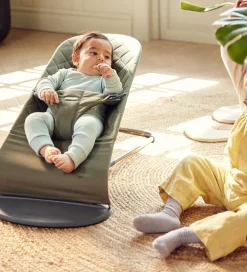Stole|Møbler-BabyBjörn Skråstol - Bliss - Classic Quiltet - Mørkegrøn