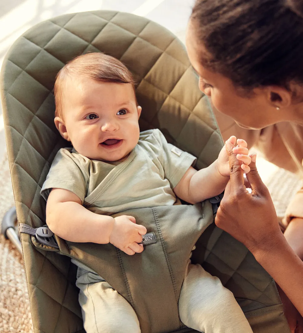 Stole|Møbler-BabyBjörn Skråstol - Bliss - Classic Quiltet - Mørkegrøn
