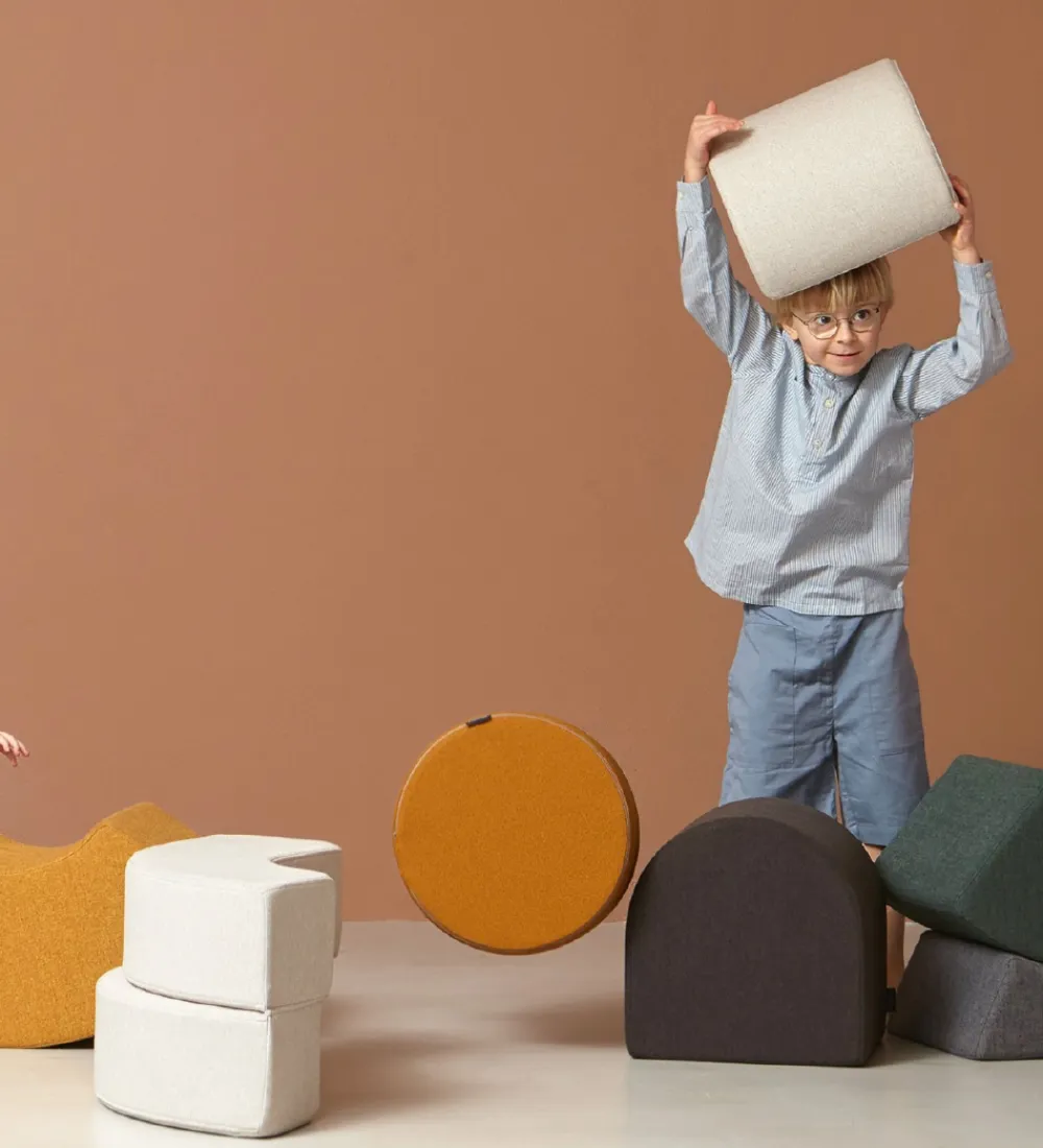 by KlipKlap Tumledyr|Tumlemøbler*Tumlemøbel - Mrs. Skirt - 45x30x14 cm - Blue Grey