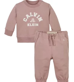 Sweatshirts-Calvin Klein Sweatsæt - Varsity - Noble Rose