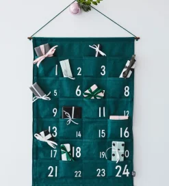 Julekalender-Design Letters Julekalender - 73 cm - Mørkegrøn