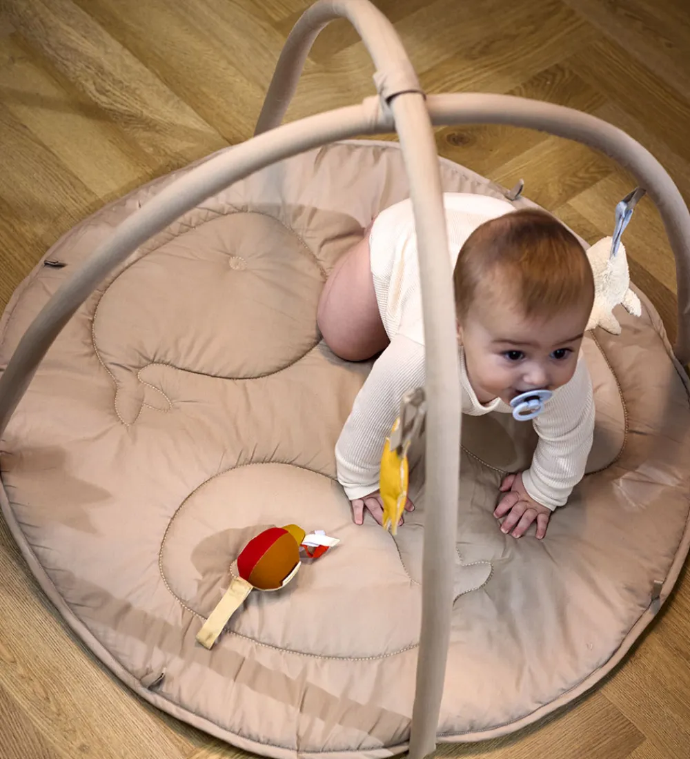 Filibabba Babylegetøj|Aktivitetsstativer*Aktivitetstæppe m. 3 Aktivitetslegetøj - Beige