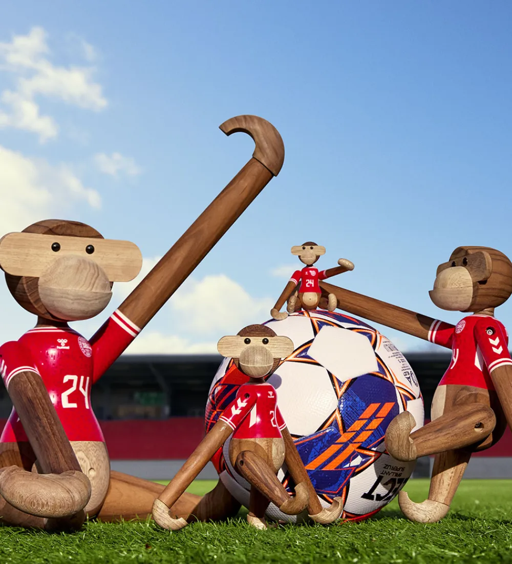 Pyntefigurer-Kay Bojesen Træfigur - Abe - DBU Herre 2024 - Mini - Teak/Limba