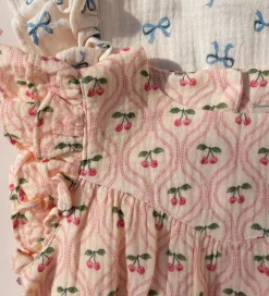 Konges Sløjd Sommerdragter*Sommerdragt - Musselin - Coco - Cherry Pink Motif