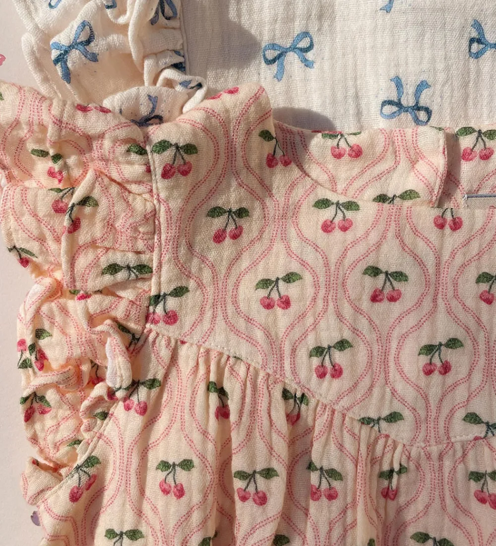 Konges Sløjd Sommerdragter*Sommerdragt - Musselin - Coco - Cherry Pink Motif