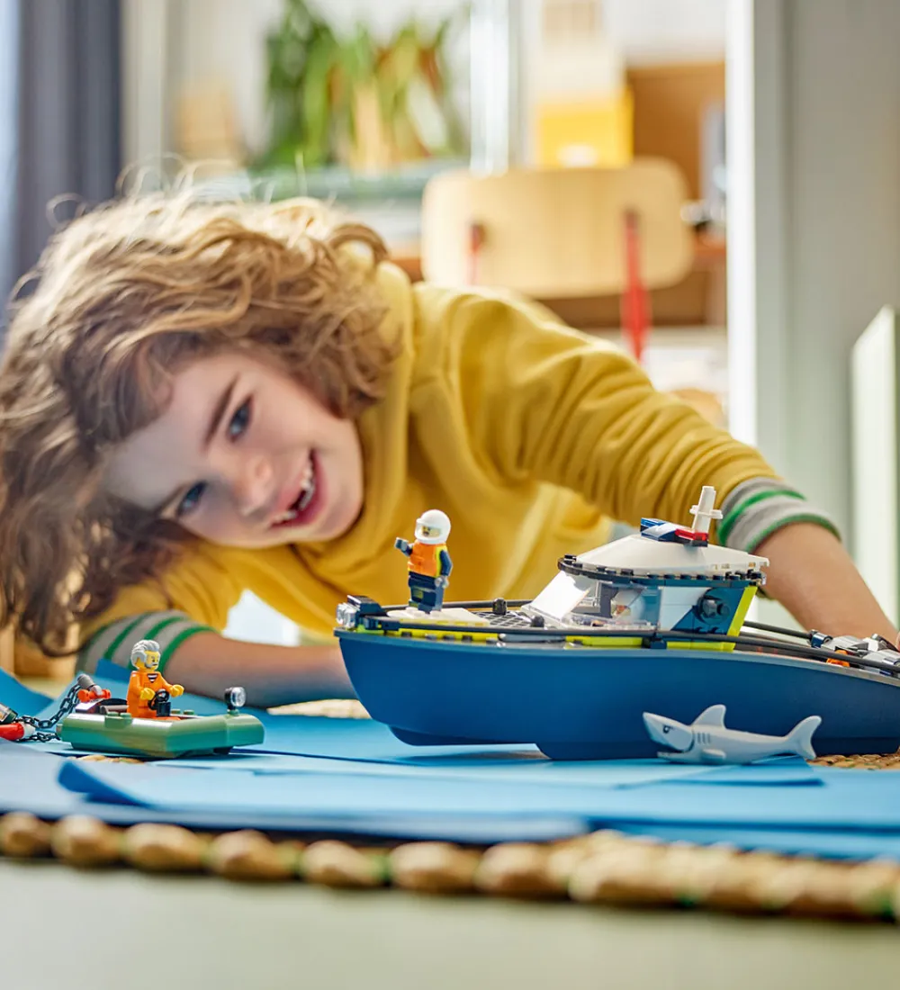 Lego®|Konstruktionslegetøj-LEGO® City - Politibåd På Forbryderjagt 60456 - 264 Dele