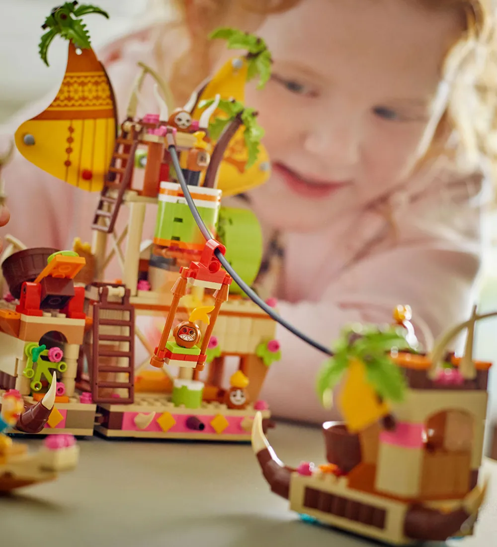 Lego®|Konstruktionslegetøj-LEGO® Disney - Vaiana 2 - Kakamora-båd 43258 - 572 Dele