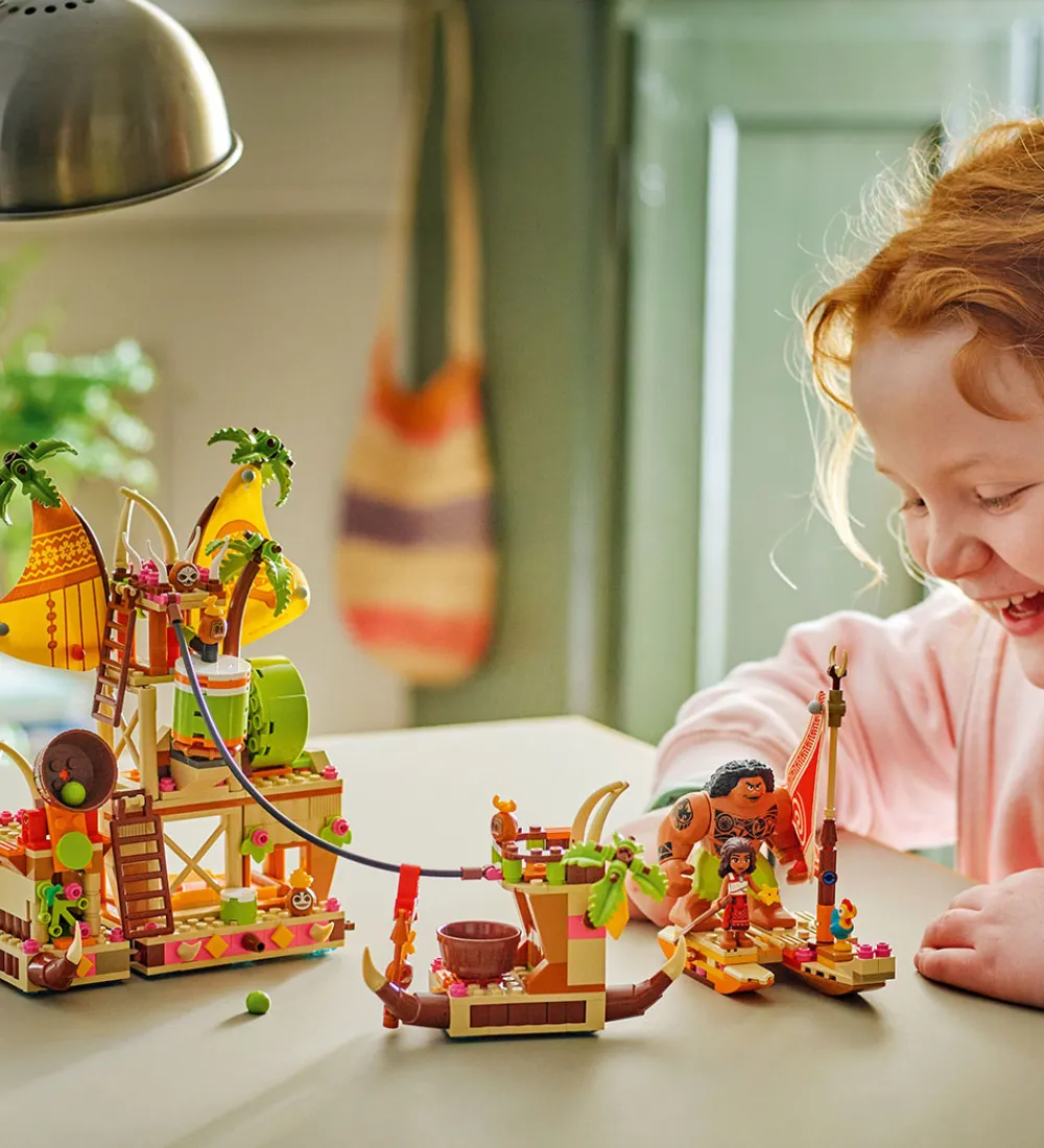 Lego®|Konstruktionslegetøj-LEGO® Disney - Vaiana 2 - Kakamora-båd 43258 - 572 Dele