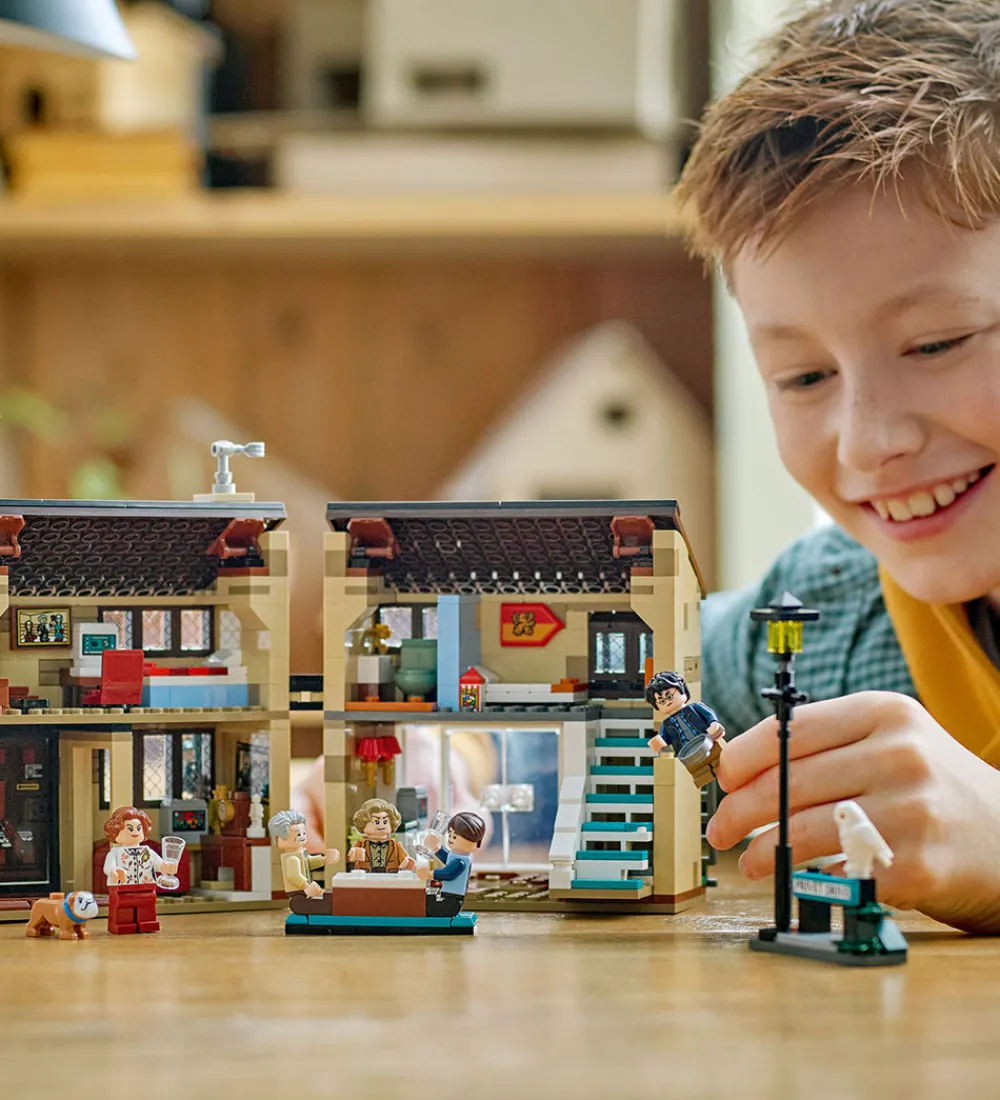 Lego®|Konstruktionslegetøj-LEGO® Harry Potter - Ligustervænget: Tante M... 76451 - 639 Dele