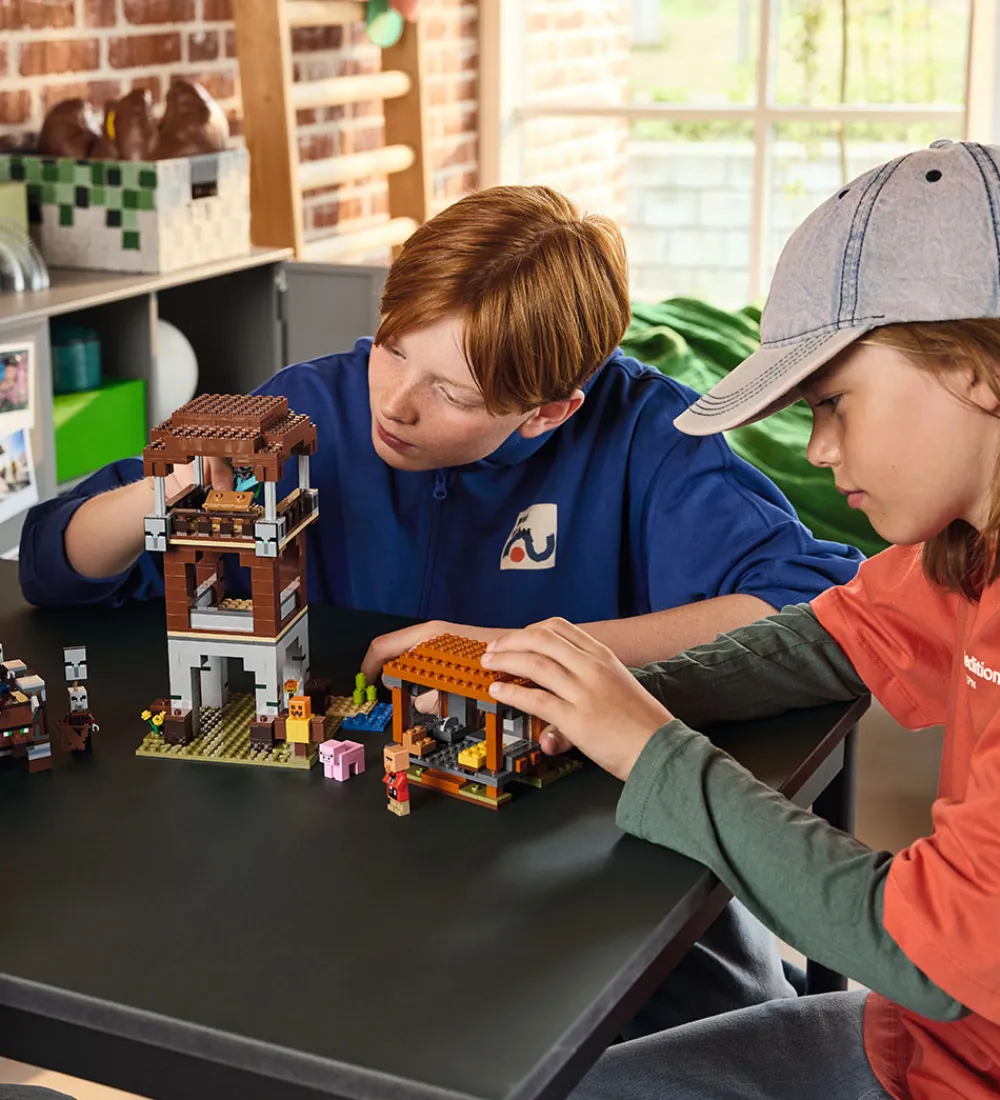 Lego®|Konstruktionslegetøj-LEGO® Minecraft - Røverforposten Og Ravager 21278 - 665 Dele