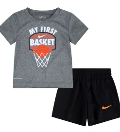 Nike Gymnastiktøj*Shortssæt - T-shirt/Shorts - My First Basket - Sort/Grå