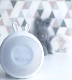 Rabbit & Friends Natlamper|Lamper*Vækkeur m. Lys - Wake Up - 20x15x6 cm - Hvid
